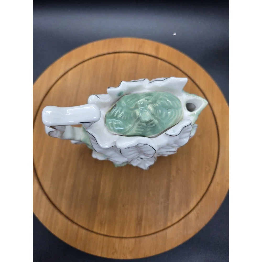 Vintage White Poinsettia Teapot Green Leaves Gold Gilt  Beautiful‎ Tea Pot